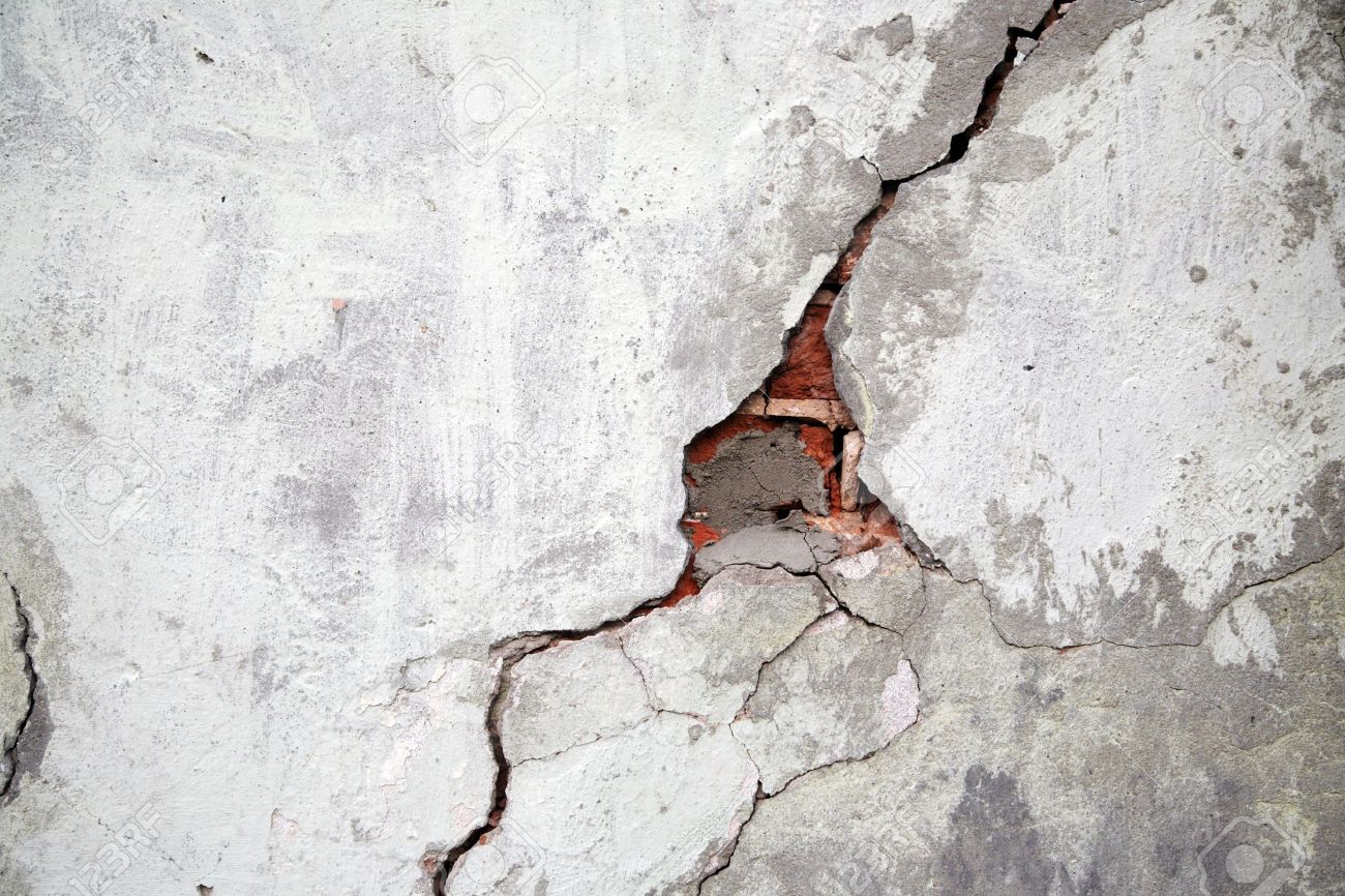 3067720-Crack-on-a-wall-of-an-old-building-Stock-Photo-broken.jpg