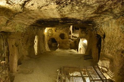 1200px-Kaymaklı_Underground_City_large_room.jpeg